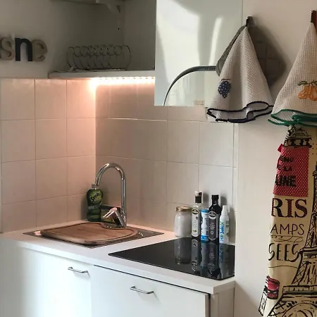 לינה וארוחת בוקר At9 *